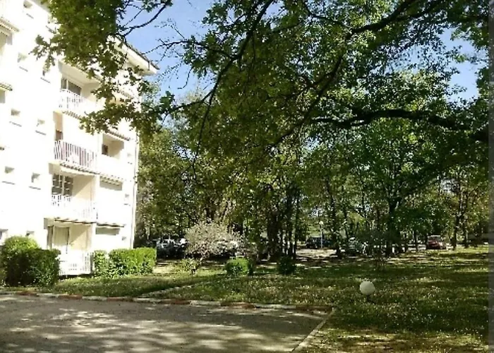 Coquet Classe Deux Etoiles, Balcon Avec Table, Et Wifi Greoux-les-Bains