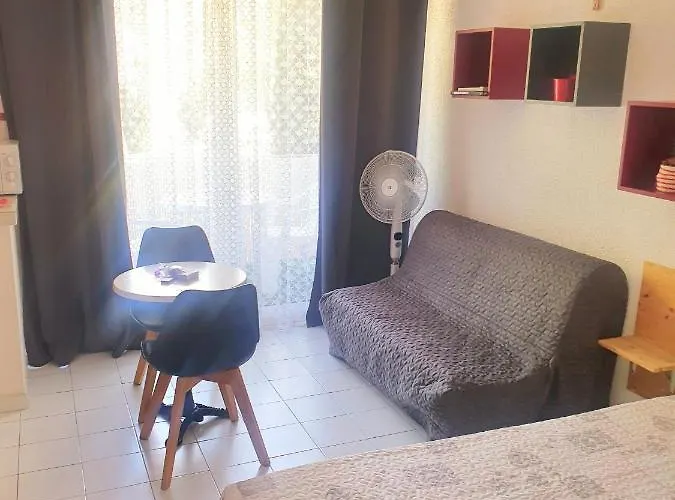 Coquet Classe Deux Etoiles, Balcon Avec Table, Et Wifi Apartment *